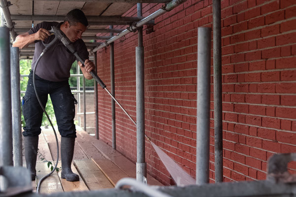 Warm water reinigen gevel steigers