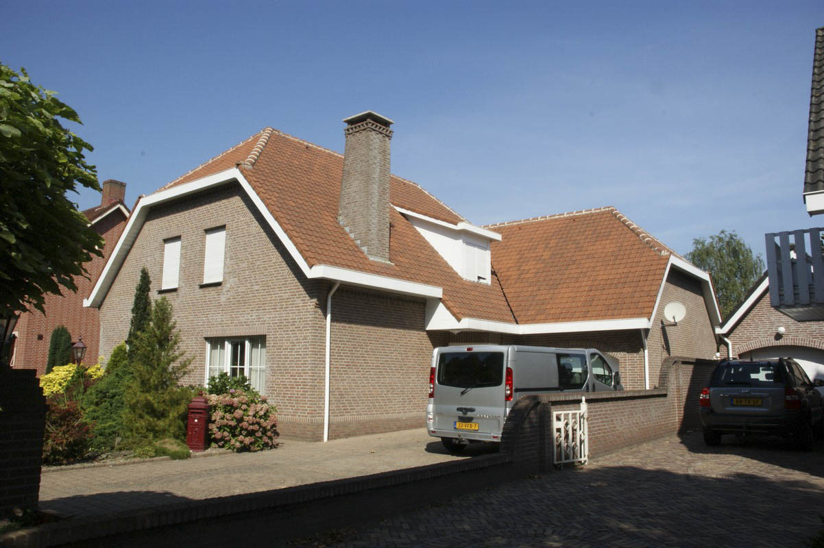 Dak reinigen St. Willebrord (eindresultaat)