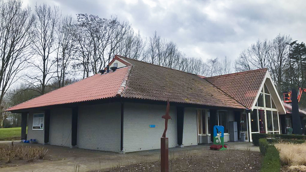 Golfplaten dak reinigen en coaten Prinsenbeek
