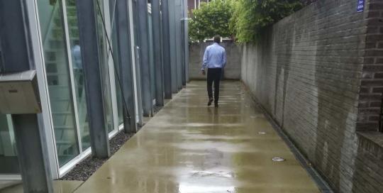 Betonvloer reinigen Bavel