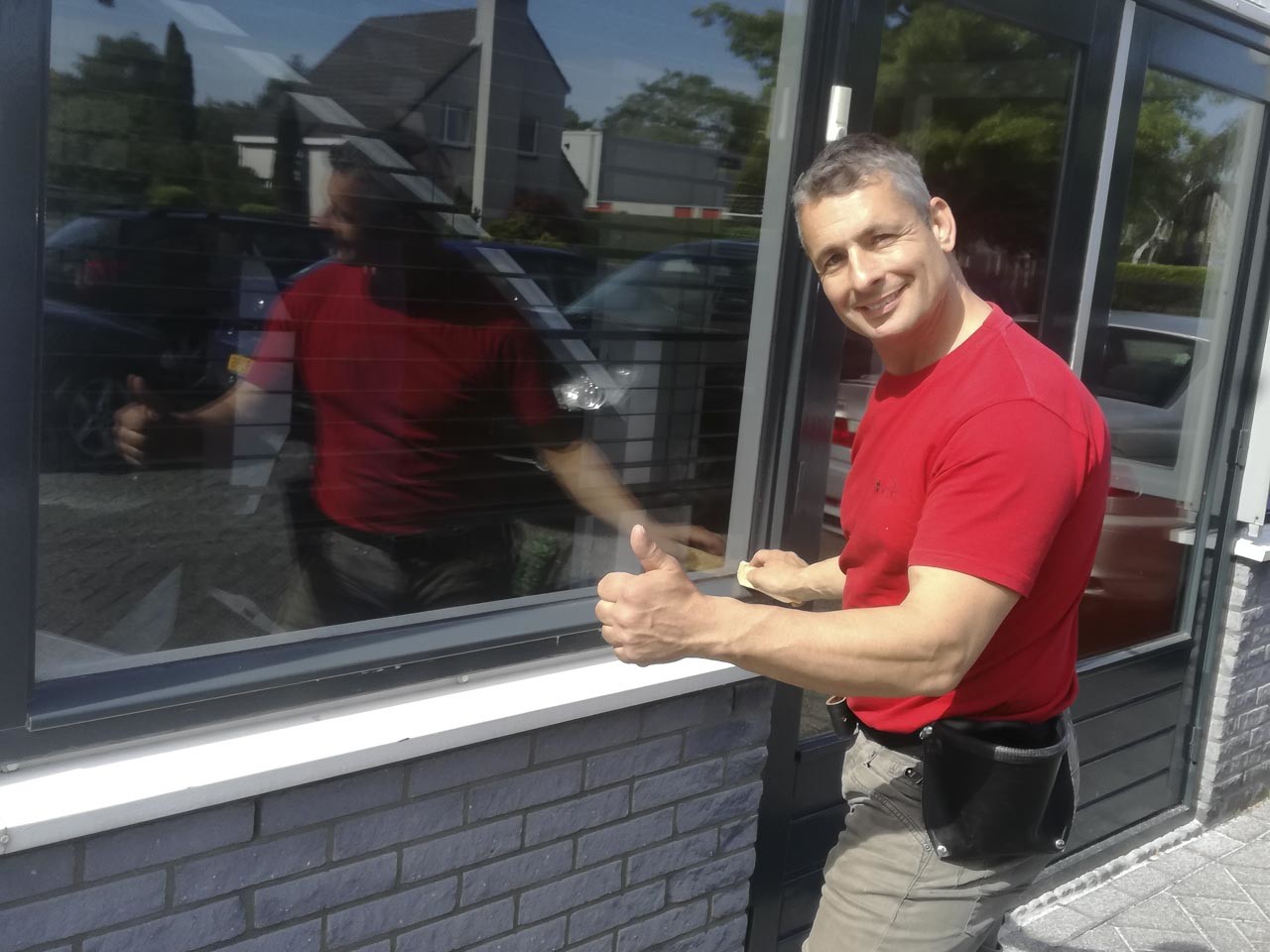 Glasbewassing bedrijfspand Etten-Leur
