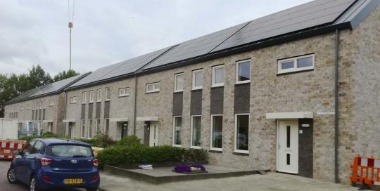 Zonnepanelen reinigen nieuwbouw Halsteren