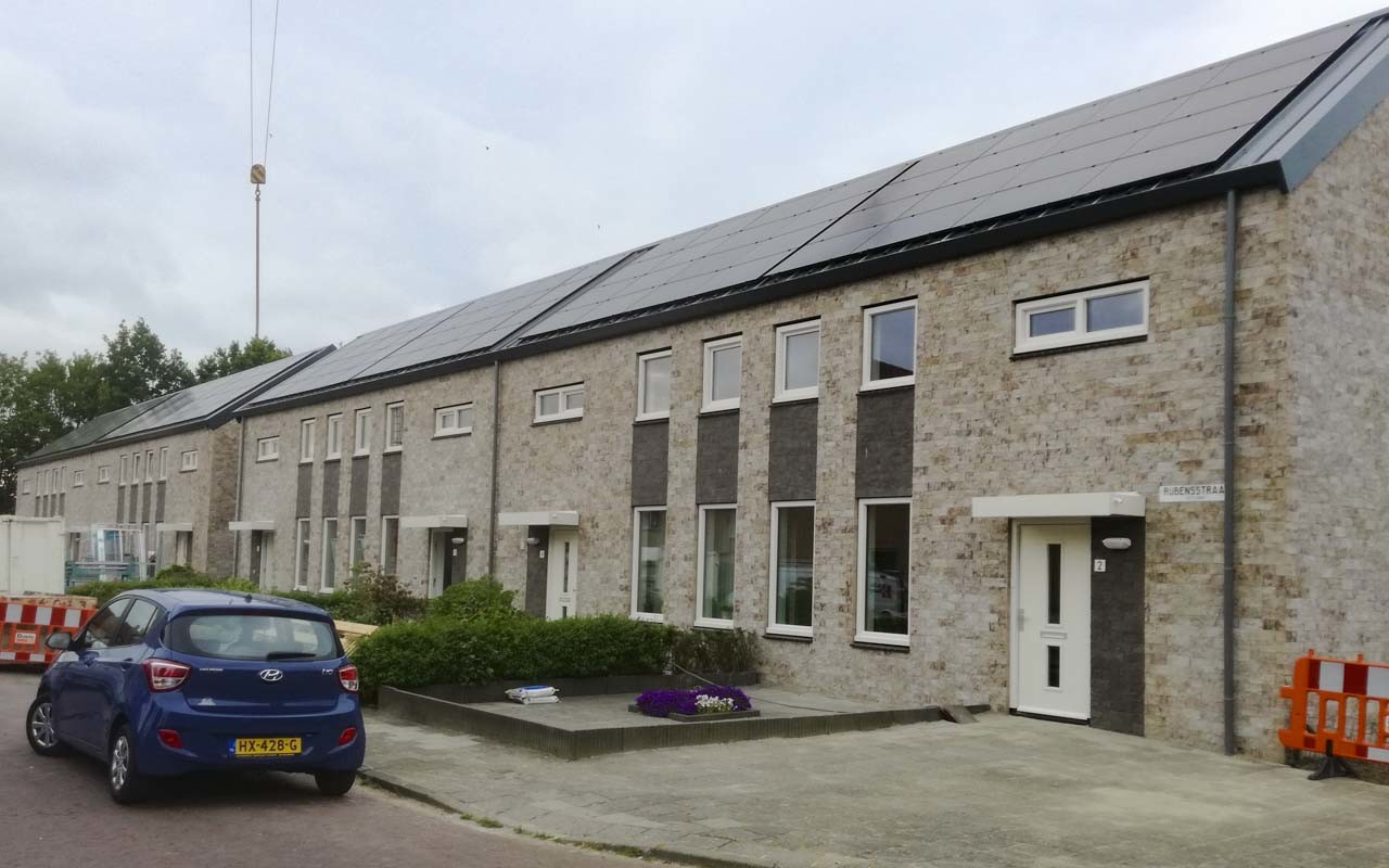 Zonnepanelen reinigen nieuwbouw Halsteren