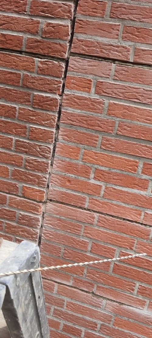 Scheurherstel muur Woensdrecht