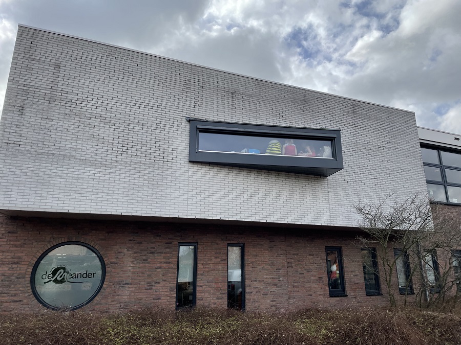 Reinigen gevel basisschool