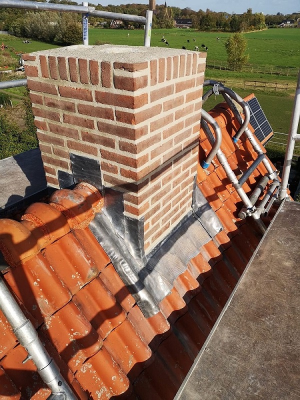 Schoorsteen gevoegd