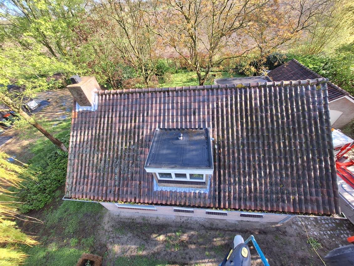Dak reinigen Zevenbergschen Hoek voorkant VOOR