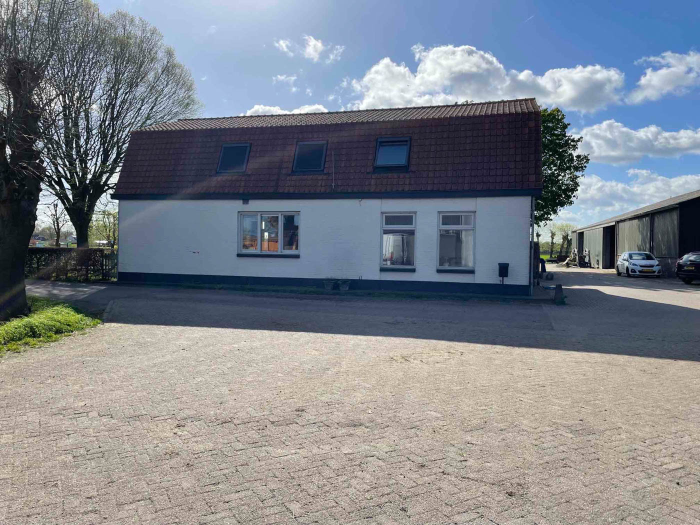 Voorkant dak schoonspuiten Hooge Zwaluwe VOOR