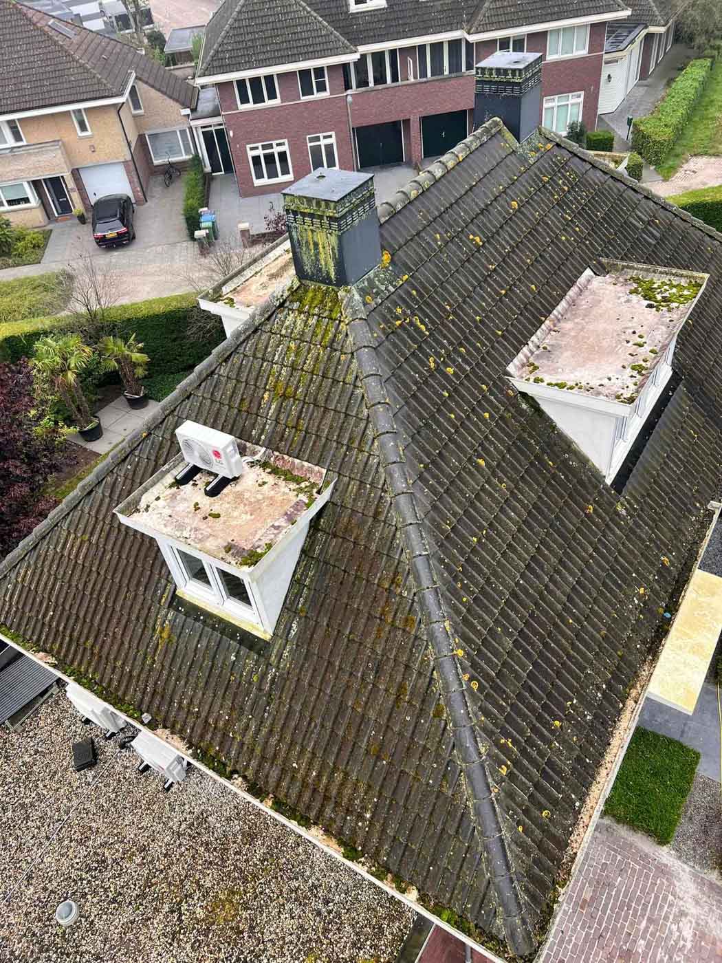 Dakpannen reinigen Rijen VOOR