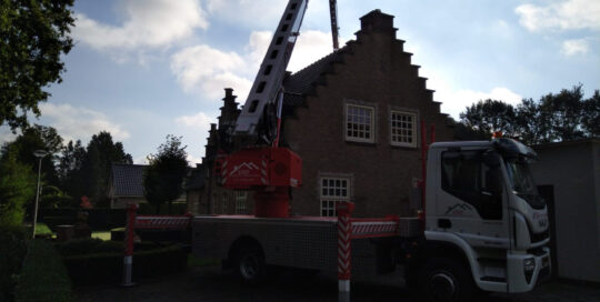 Dakreiniging met hoogwerker